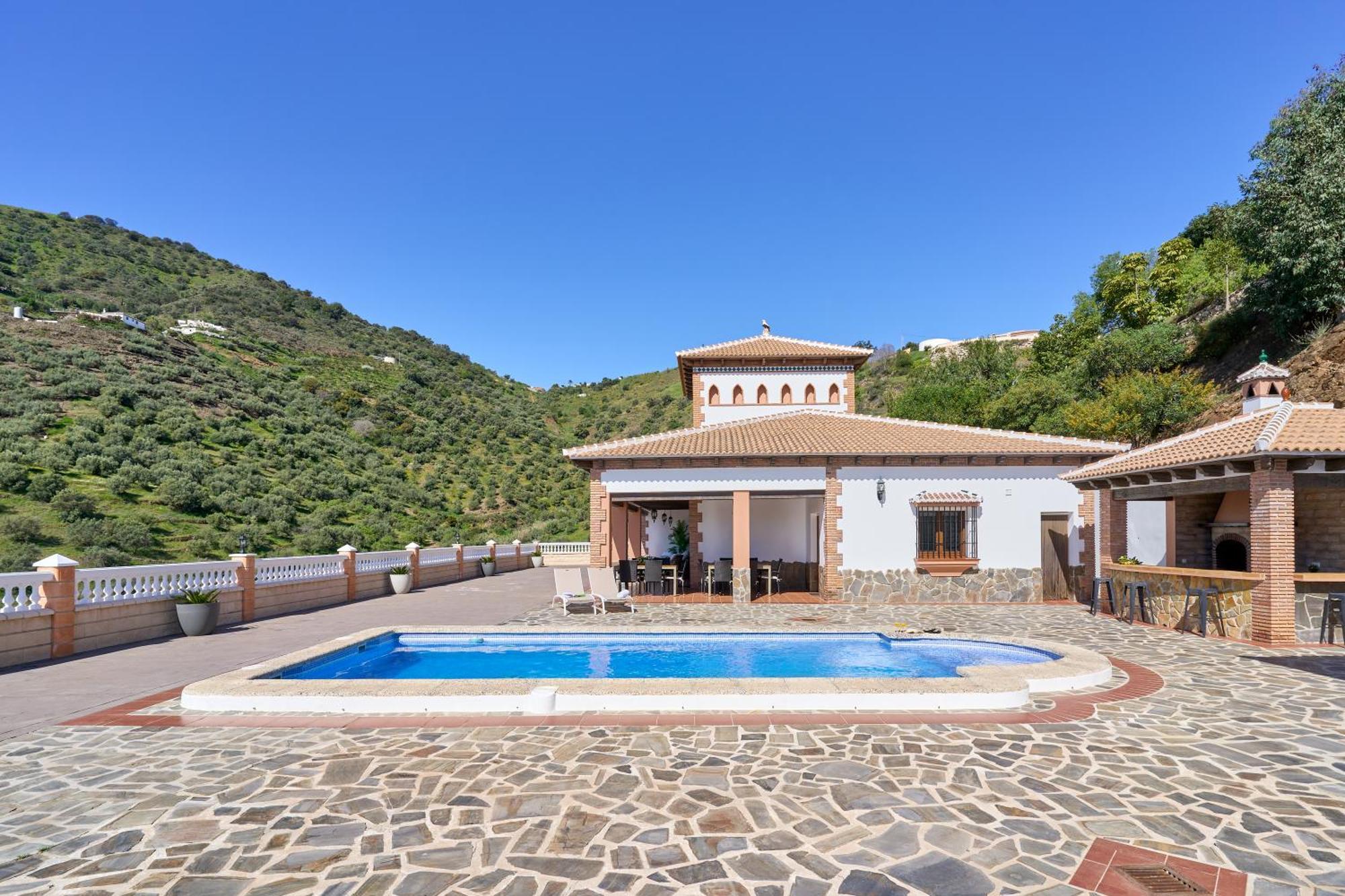 Villa Alejandro En Sayalonga Екстериор снимка