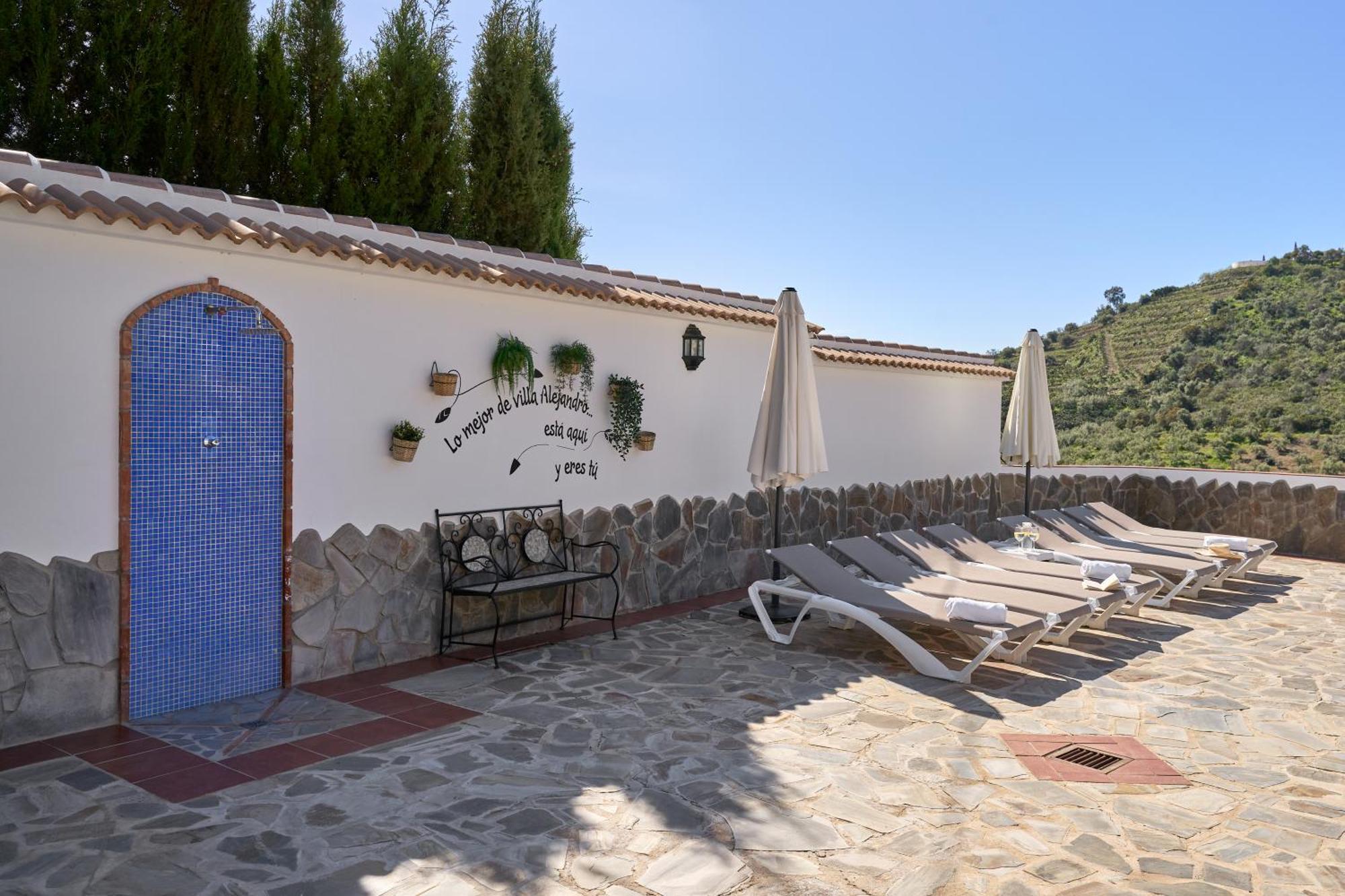 Villa Alejandro En Sayalonga Екстериор снимка