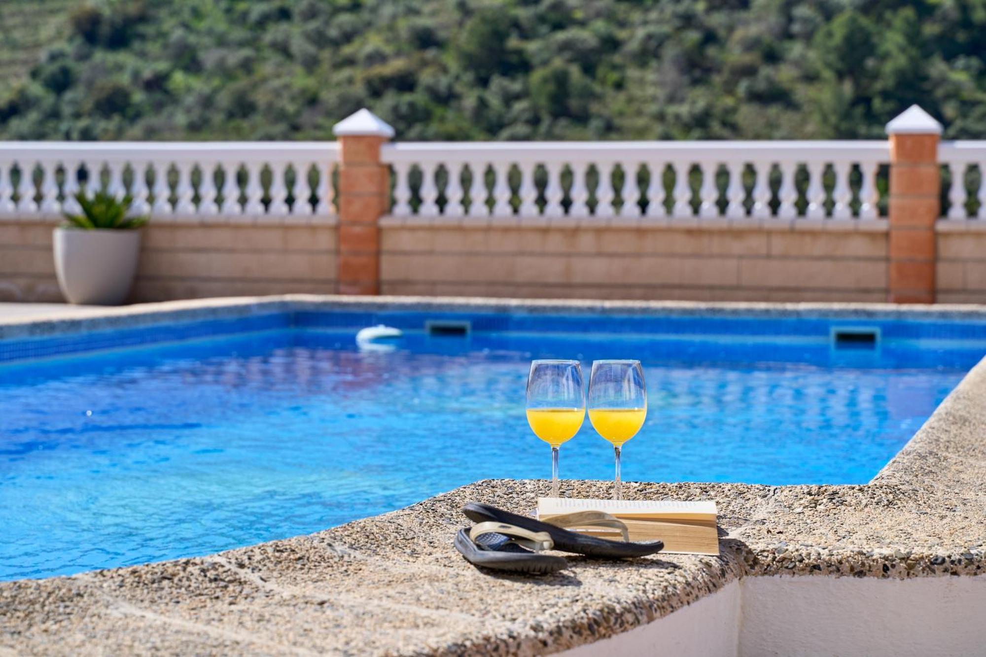 Villa Alejandro En Sayalonga Екстериор снимка